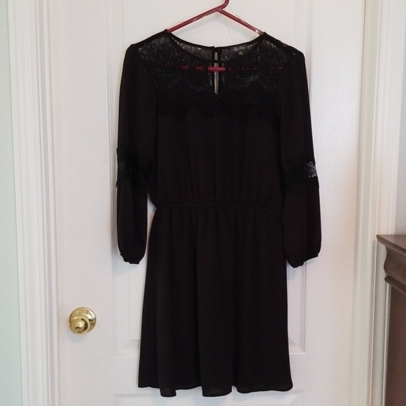 Lily Rose Dresses & Skirts - Black with lace quarter sleeve dress